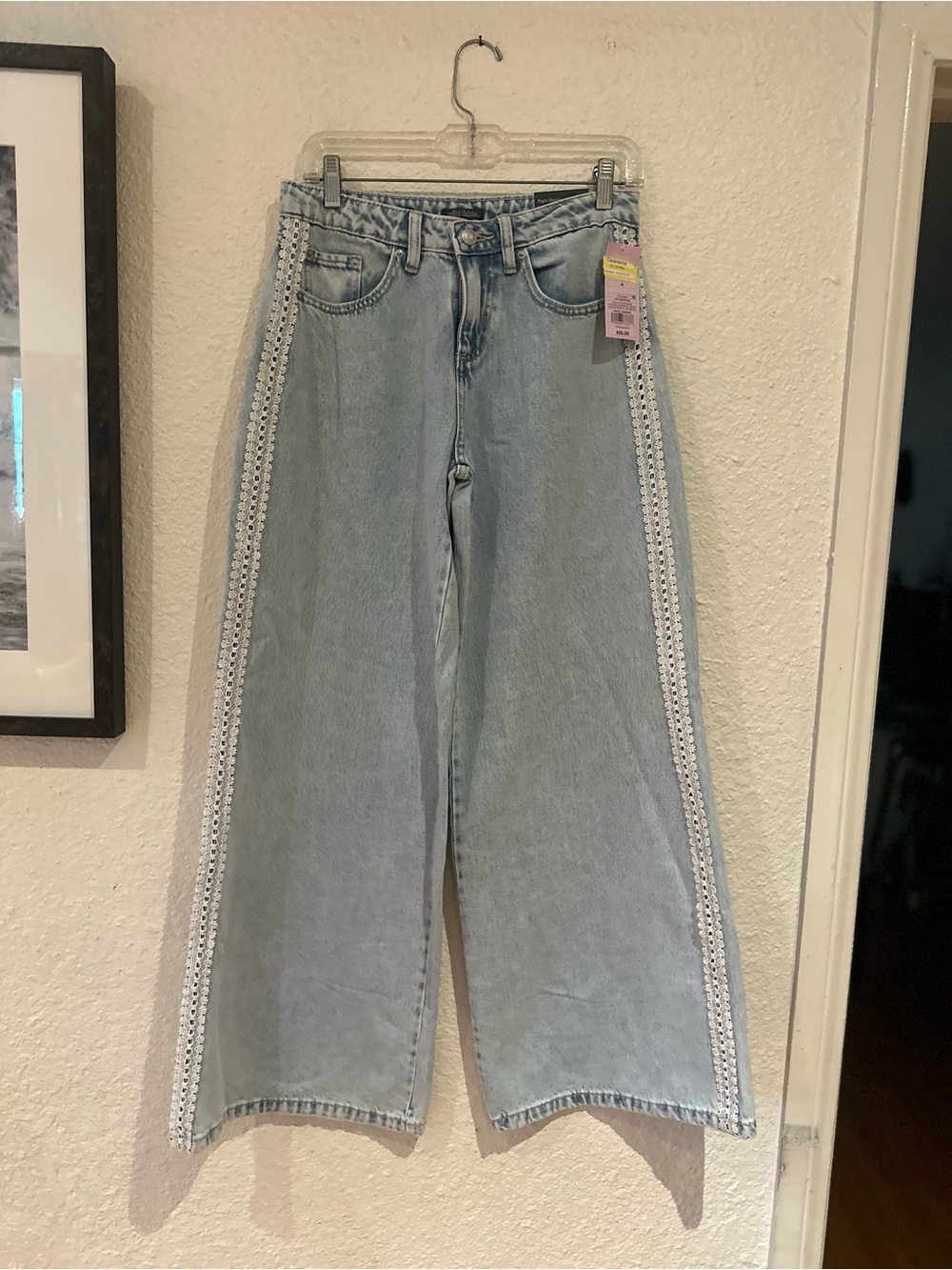 Chic, contemporary Wild Fable Light Wash Wide-Leg Jeans with Lace Trim Sz 6